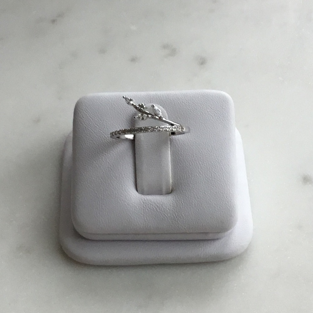 Sterling Silver Cz Ring - Picture 2 of 9